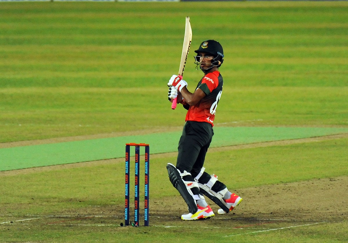 Afif Hossain plays a upper cut, Bangladesh vs Australia, 2nd T20
